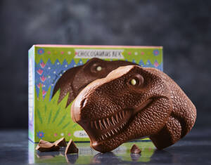 marksandspencer_VELIKONOCE23_produktove foto_dinosauri hlava z mlecne cokolady Chocosaurus Rex_249Kc.jpg
